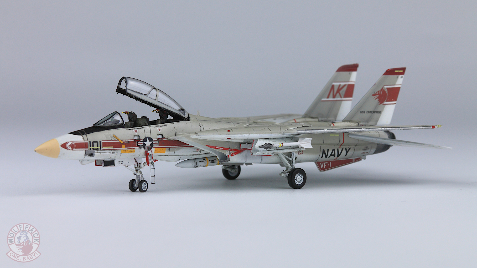 F14-144_29_l.jpg