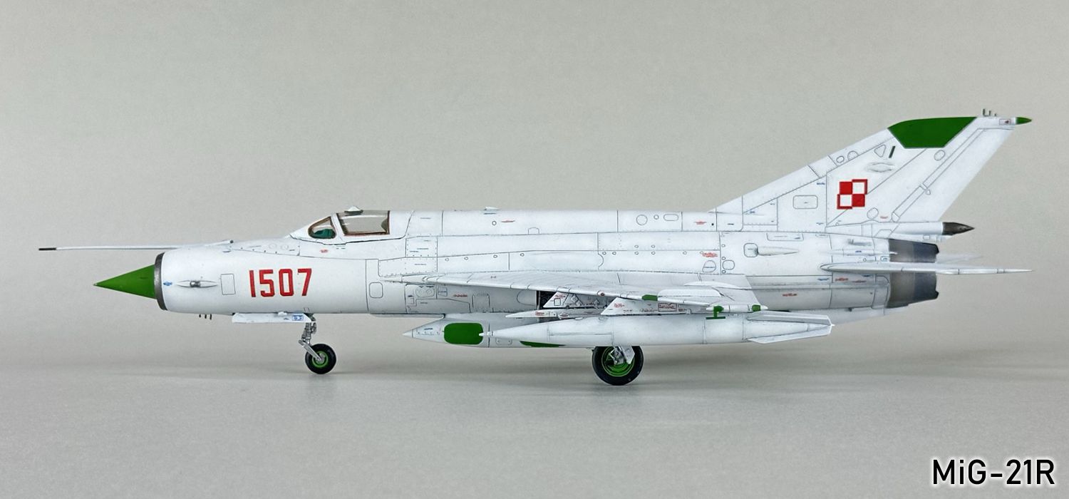 MiG-21R 102g.jpg