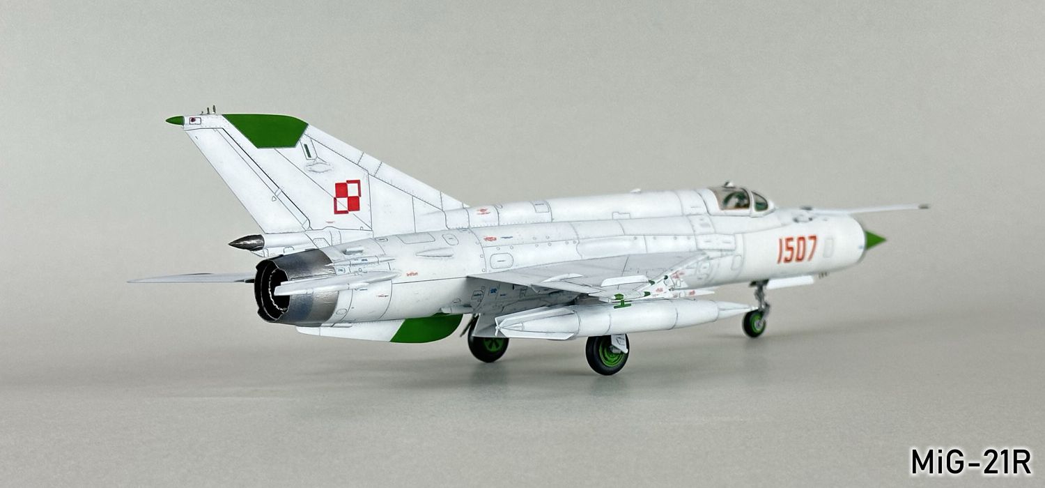 MiG-21R 105g.jpg