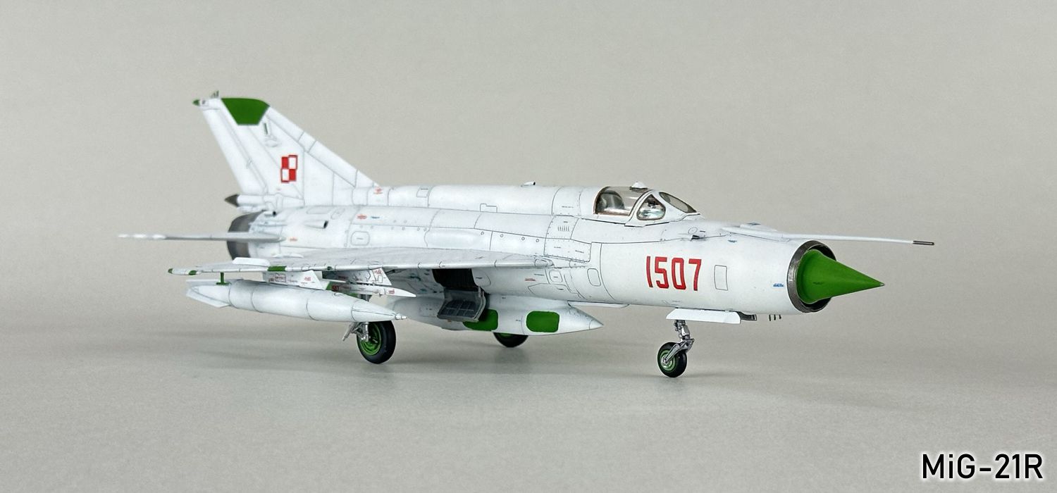 MiG-21R 107g.jpg