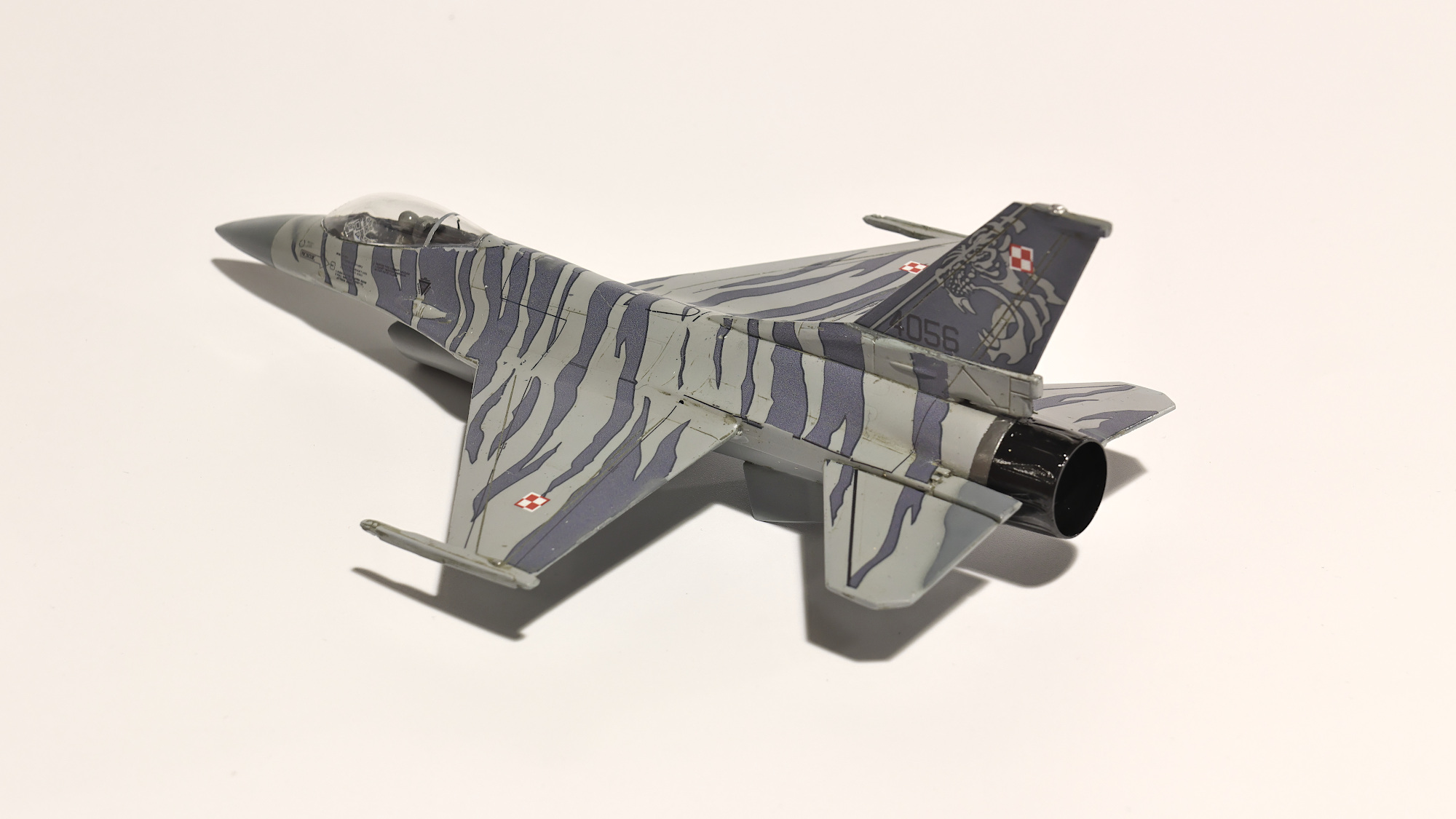F-16T_2.jpg
