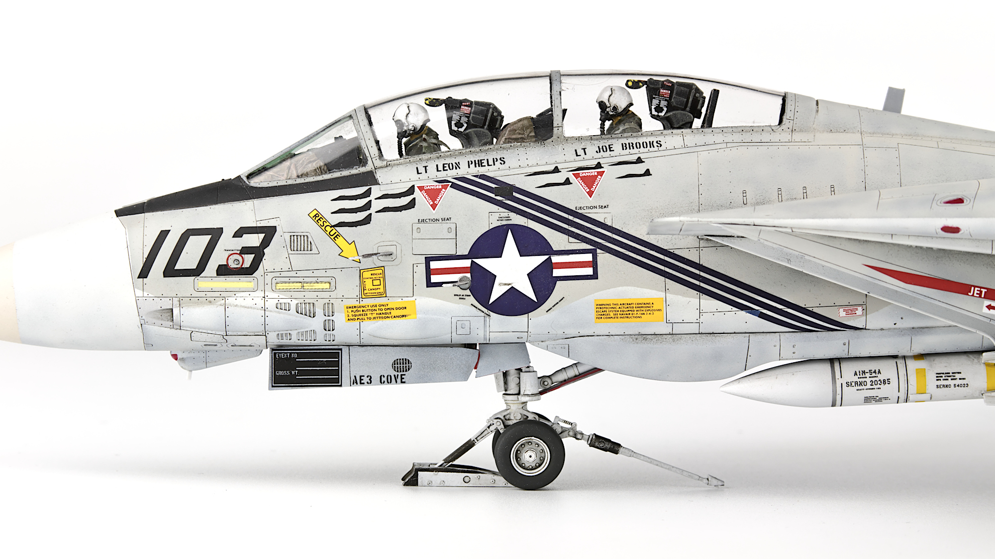 VF-143_02.jpg