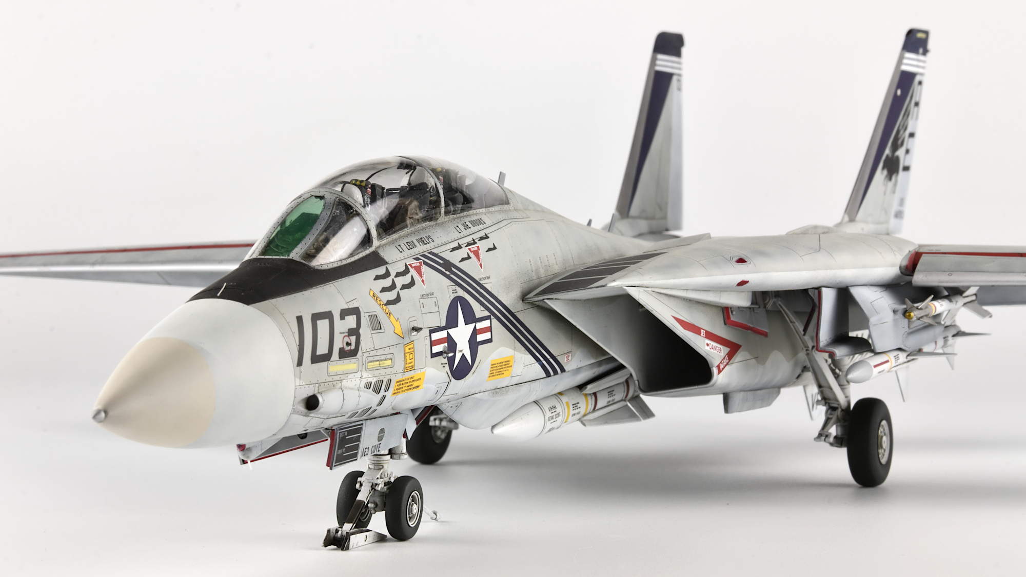 VF-143_04.jpg