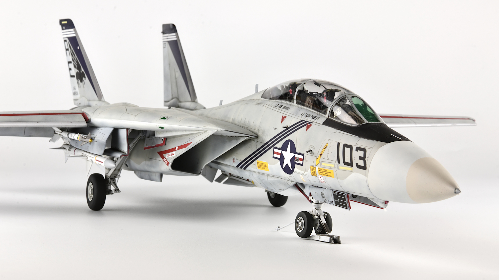 VF-143_05.jpg