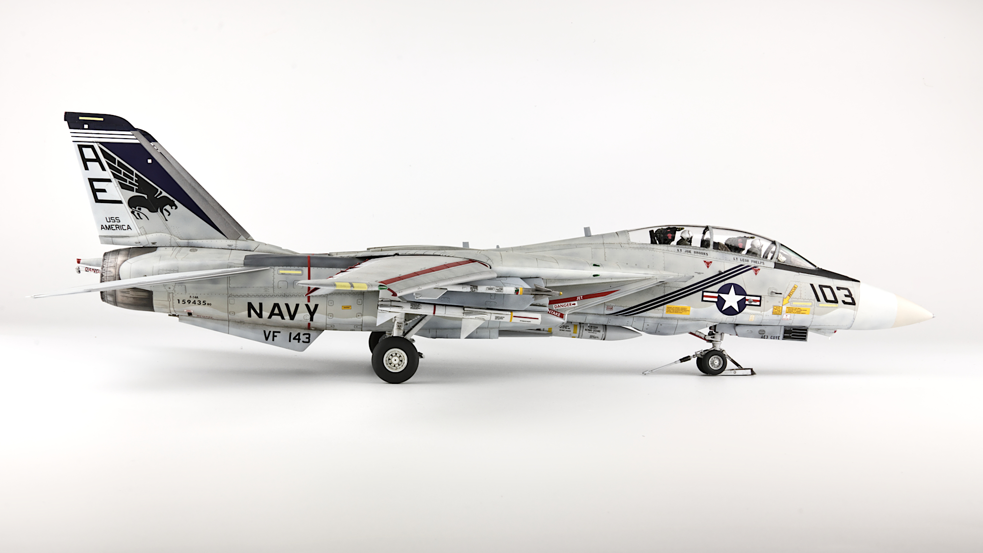 VF-143_06(1).jpg