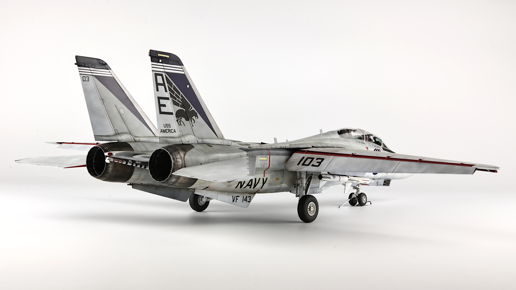 VF-143_07.jpg