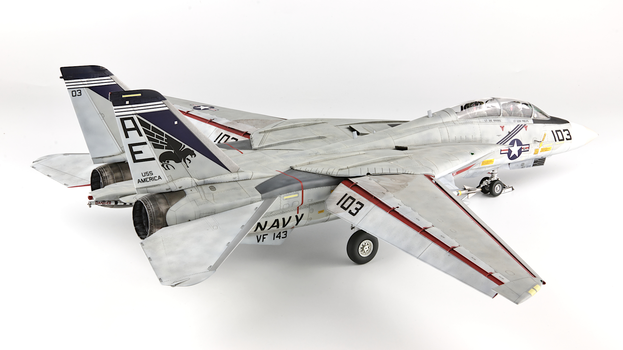 VF-143_08.jpg